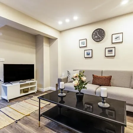 Apartment Located Flat *