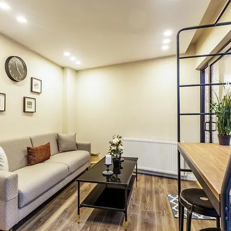 Apartment Located Flat *