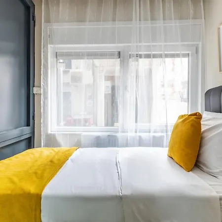 Apartment Located Flat *